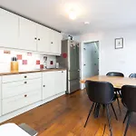 Charming Victorian 3bd Townhouse With Free Parking Apartmán