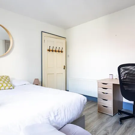 Charming Victorian 3bd Townhouse With Free Parking