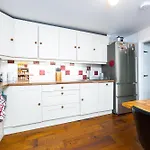 Charming Victorian 3bd Townhouse With Free Parking Apartman