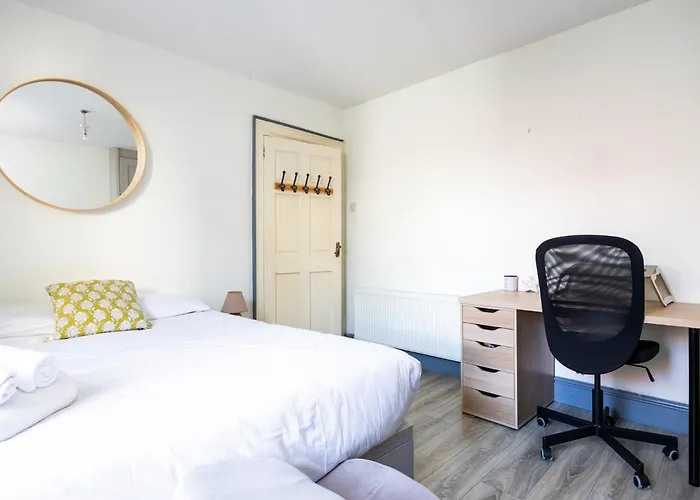 Charming Victorian 3bd Townhouse With Free Parking